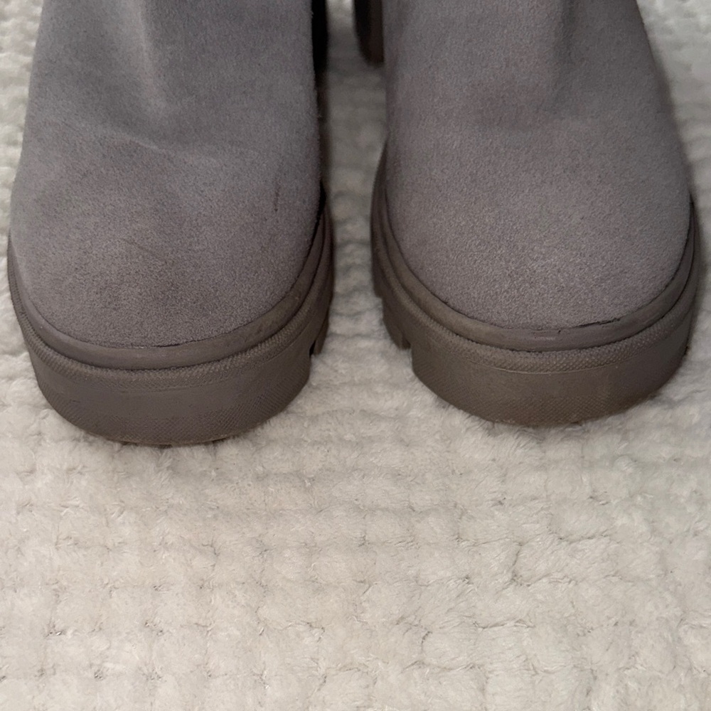 ✨ EUC Splendid Gray Suede Chelsea Ankle Boots – Women’s Size 7 ✨ - Picture 3 of 10